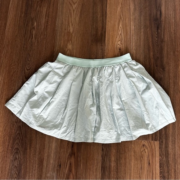 Sacre’ Serena Women’s Lifestyle Skirt Size Medium Sage Green Skort Workout - Picture 1 of 7
